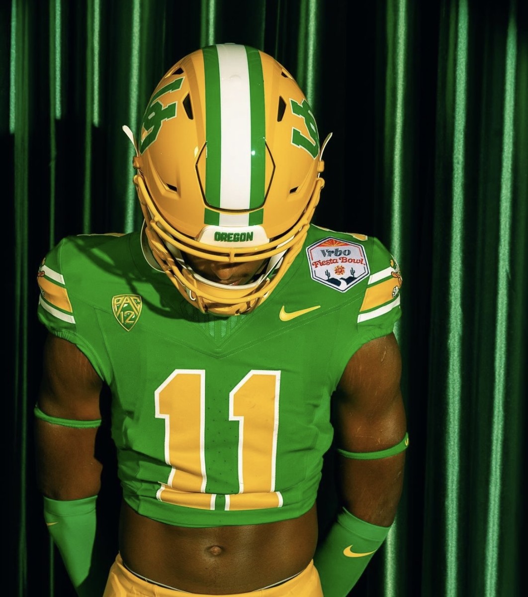 2025 Covina (Calif.) Charter Oak EDGE Lavar Arrington on a visit to the University of Oregon.